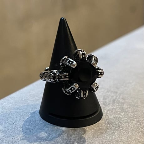 2510RG0687 / Flower Black stone Ring（Silver）