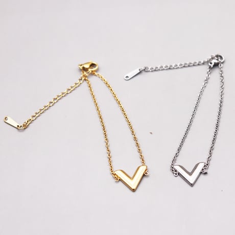 2402BR0026 / Metal V Letter Top Chain Bracelet（Gold）