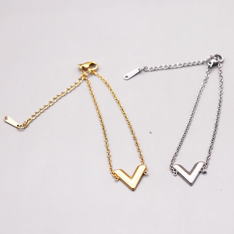 2402BR0026 / Metal V Letter Top Chain Bracelet（
