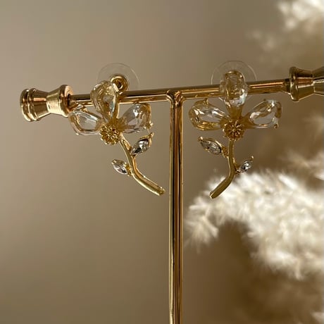 2402PR0657 /Clear stone flower motif Pierce（Gold）
