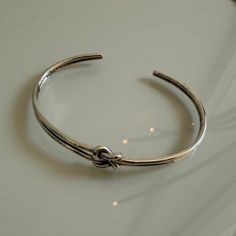 2604BR0120 / Double knot twist Bangle（Silver）