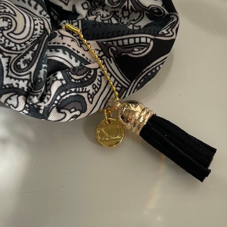 2311HA0037 / Pattern tassel charm hair rubber（Black）