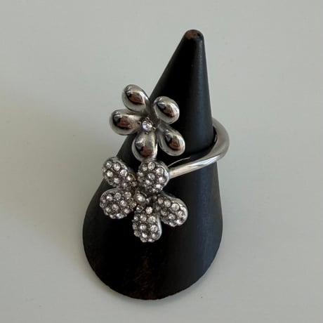 2604RG0775 / Twist double flower ring（Silver）