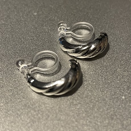 2302_ER0131／Curve Twist Design Clip Earings（Silver）