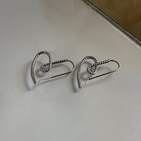 2404PR0700 / Heart twist hoop Pierce（Silver）