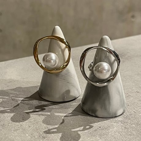 2402RG0394 / Twist circle center pearl ring（Silver）