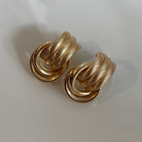 2401PR0645 /  Irregular circle twist Pierce（Gold）