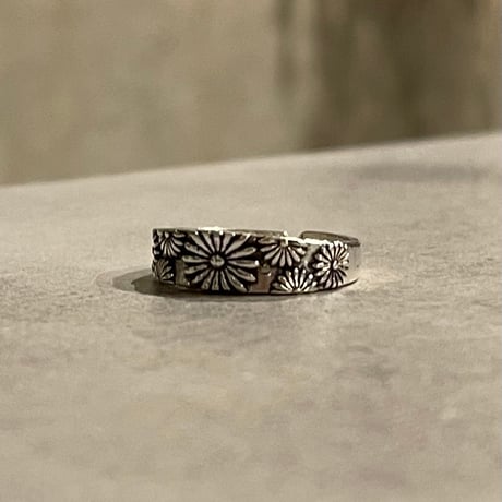 2412RG0555 / Flat flower design ring（Silver）