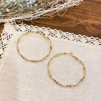 Simple twist hoop pierce（Gold/M）/ 2202_PR0443