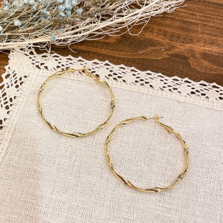Simple twist hoop pierce（Gold/M）/ 2202_PR0443