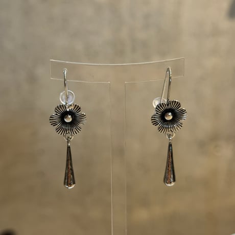 2508PR0797 / Flower  drop pierce（Silver）