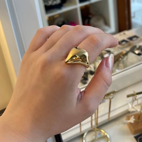 2506RG0654 / Oval Heart design ring（Gold）