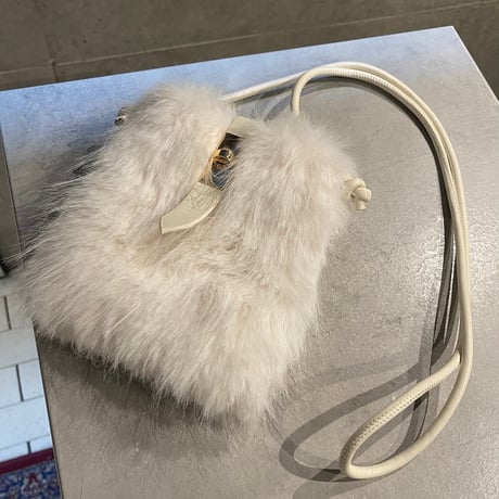 2512BG046(S) / Fake fur Mini Shoulder Bag (White)