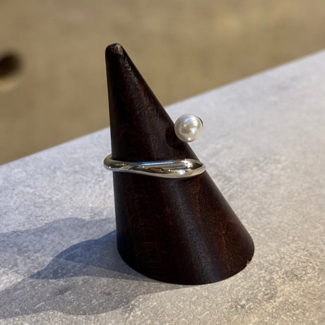2410RG0523 / drop pearl cross ring（Silver）