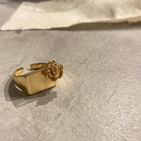 Side rose motif square ring（Gold） / 2210-RG0212