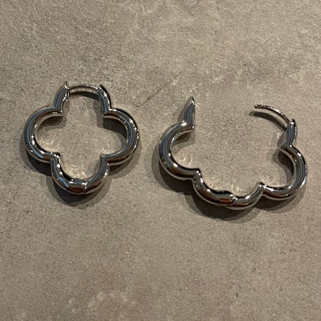 2505PR0777 / Flower shape hoop Pierce（Silver）