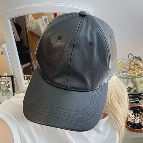 2509HW0102(S) / Fake leather cap（ Black）