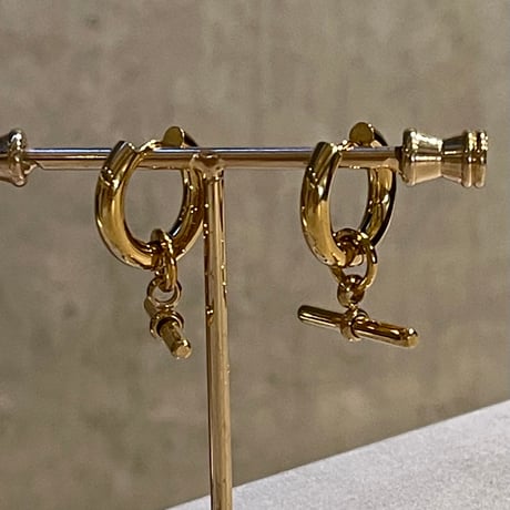 2501PR0741 / Mantel design hoop pierce（Gold）