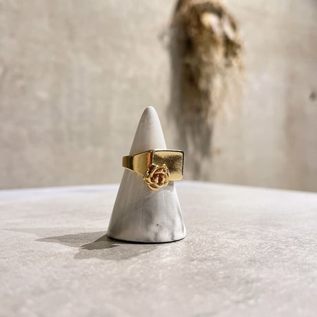 Side rose motif square ring（Gold） / 2210-RG0212