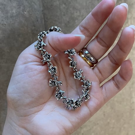 2505BR0082 / Flower motif Antique bracelet （Silver）