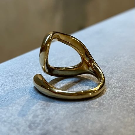 2506RG0659 / Circle asymmetry twist ring（Gold）