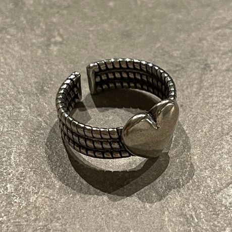 2410RG0530 / Triple line heart motif ring（Silver）