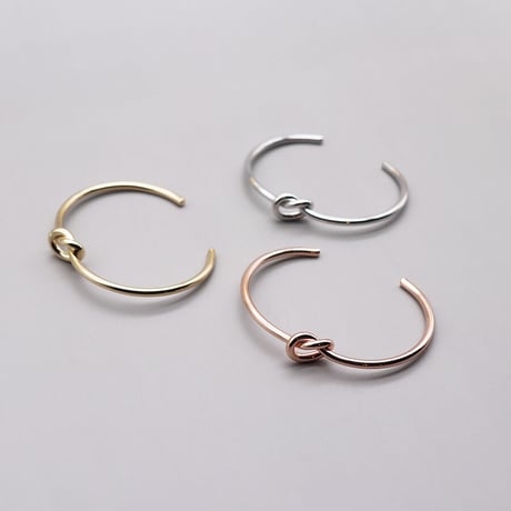 2408BR0055／Metal Knot Twisted Bangle（Gold）