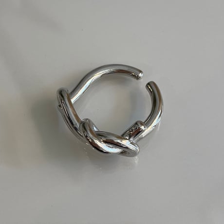 2403RG0409 / Knot twist design ring（Silver）
