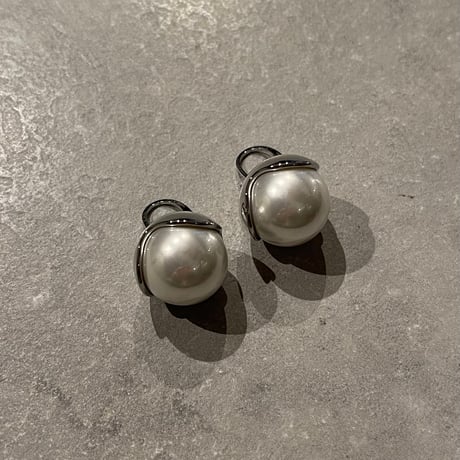2403PR0668 / Metal pearl drop Pierce（White）