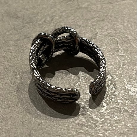 2501RG0567 / Irregular twist line ring（Silver）