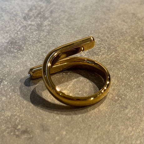 2501RG0568 / Cross line design ring（Gold）