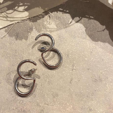 2301_PR0547 / Double Circle Twisted Pierce（SILVER）