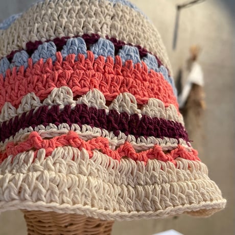 2504HW0081(S) / Contrast color knit bucket hat（White）