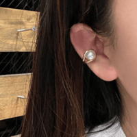 EC111 / Pearl Double Line Earcuff（Gold/Pearl）