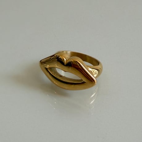2604RG0760 / Lip motif ring（Gold）