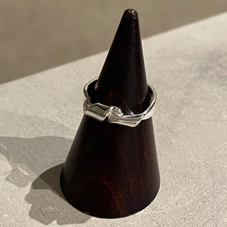 2411RG0537 / Center twist design ring（Silver）
