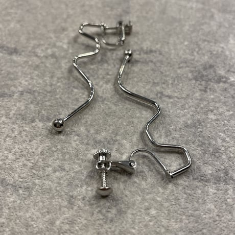2302_ER0142／Long Wave Design Clip Earings（Silver）