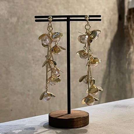2501PR0744 / Metal pearl long tassel studs pierce（Gold）