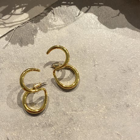 2301_PR0547 / Double Circle Twisted Pierce（GOLD）