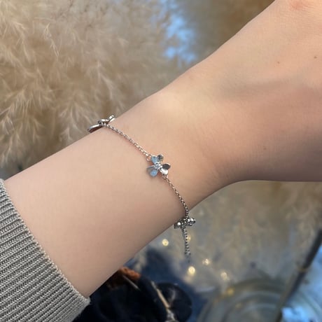 2506BR0090 / Asymmetry stone flower bracelet（Silver）
