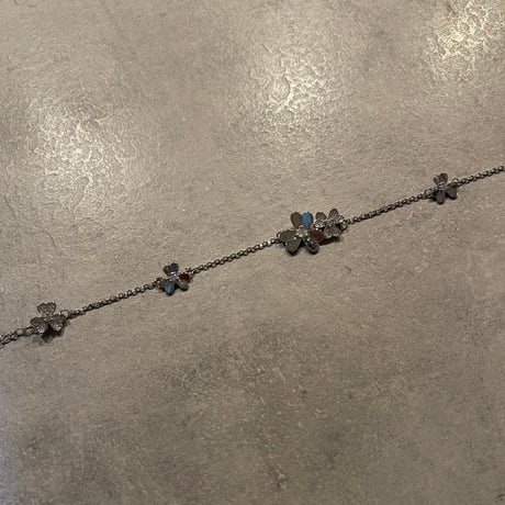 2506BR0090 / Asymmetry stone flower bracelet（Silver）