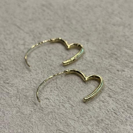 2410PR0727 / heart line hoop pierce（Gold）