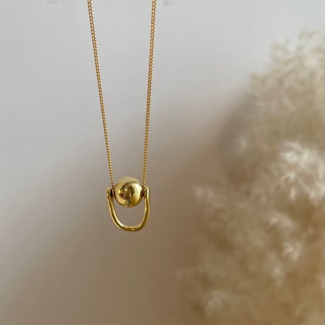 2401NC0228 / Nuance curve ball Necklace（Gold）