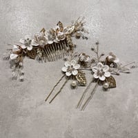 2304HA0016 /  Flower Pearl hair pin set （Gold/White）