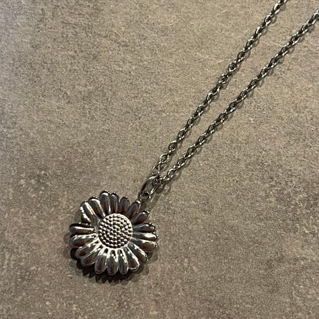 2509NC0358 / Flower motif charm Necklace（Silver）