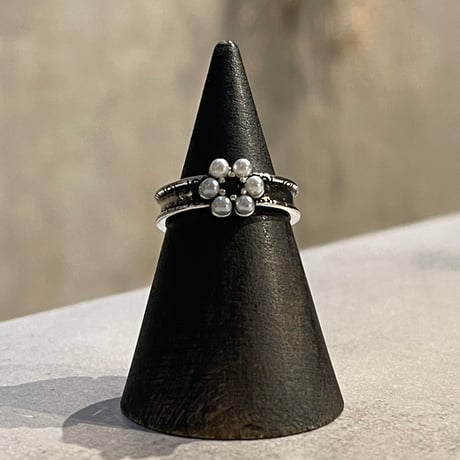 2402RG0390 / Pearl Flower Small Design Ring （Silver）