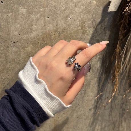 2506RG0639 / Asymmetry stone flower ring（Silver）