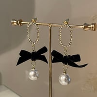 2312PR0624 / Oval stone pearl ribbon Pierce（Gold）