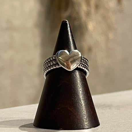 2410RG0530 / Triple line heart motif ring（Silver）