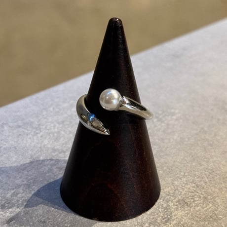 2410RG0523 / drop pearl cross ring（Silver）